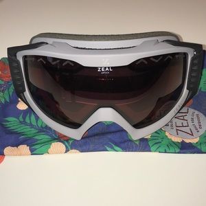 Zeal Optics Outpost Snowboarding Goggles (NWOT)